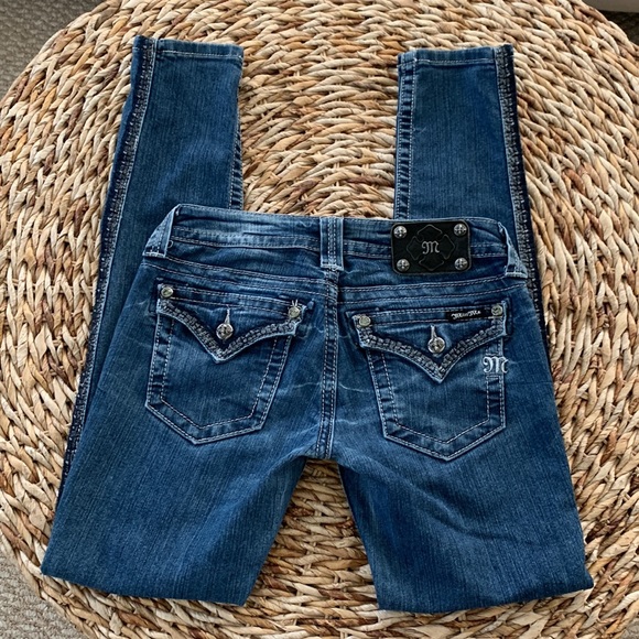 Miss Me Destructed Embroidered Skinny Jean 27 NWOT - Picture 2 of 16